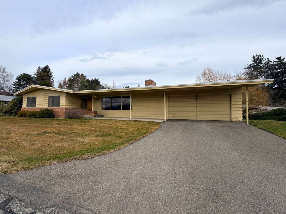 House for rent at 21 19th St NE, East Wenatchee, WA 98802