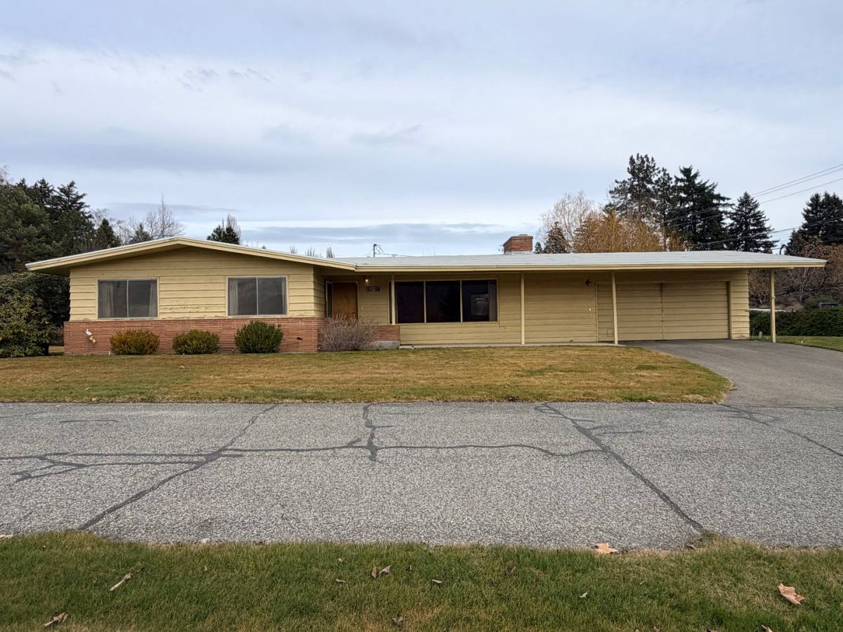 House for rent at 21 19th St NE, East Wenatchee, WA 98802
