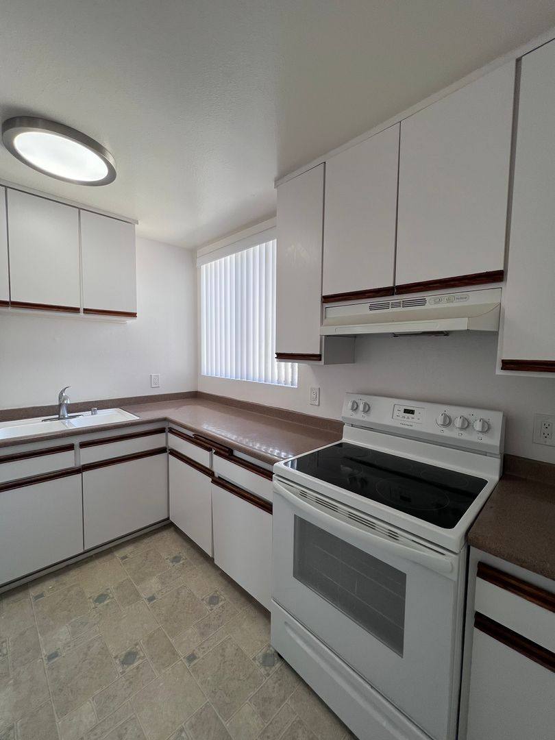 Condo for rent at 1122 Eureka #14, San Diego, CA 92110