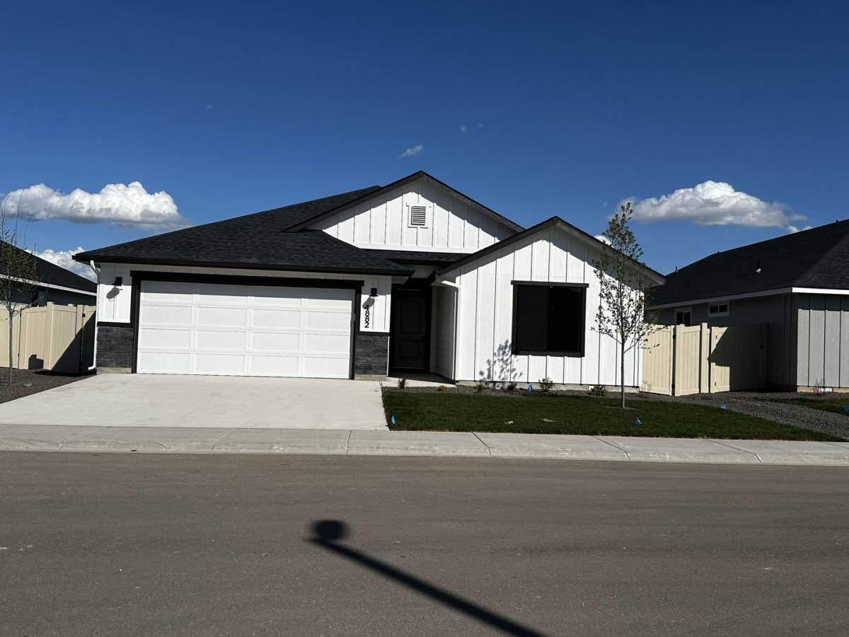 House for rent at 4882 N Elmstone Ave, Meridian, ID 83646