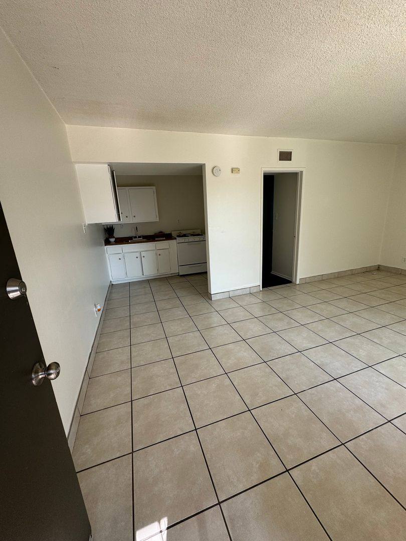 Apartment for rent at 701 Northgate, Anaheim, CA 92805