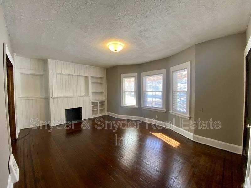Apartment for rent at 418 Crestwood Ave #1, Akron, OH 44302