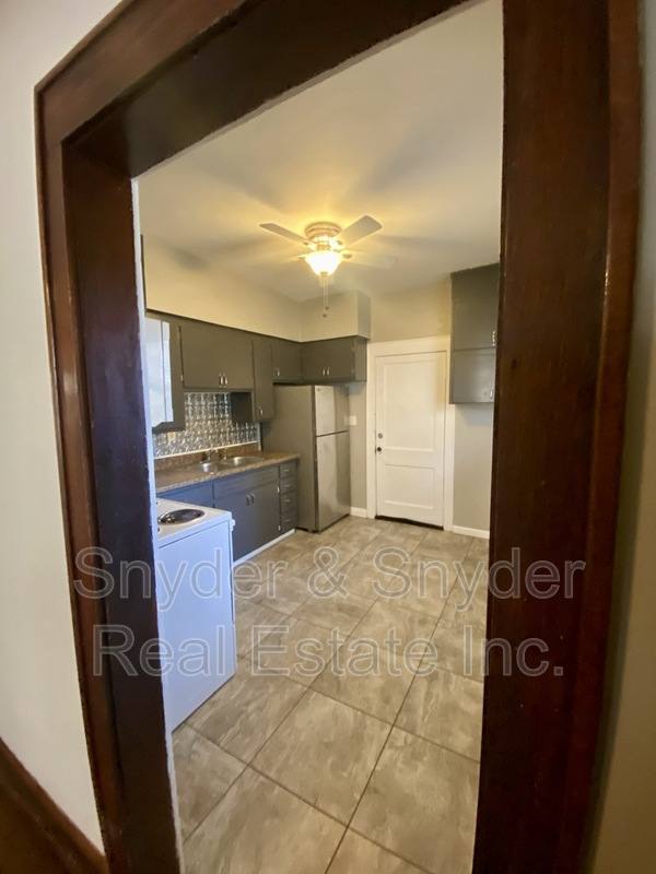 Apartment for rent at 418 Crestwood Ave #1, Akron, OH 44302