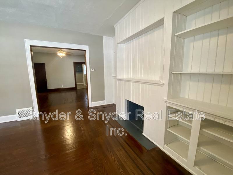 Apartment for rent at 418 Crestwood Ave #1, Akron, OH 44302
