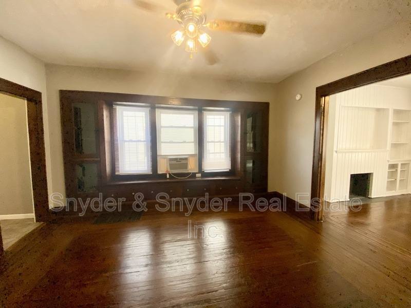 Apartment for rent at 418 Crestwood Ave #1, Akron, OH 44302