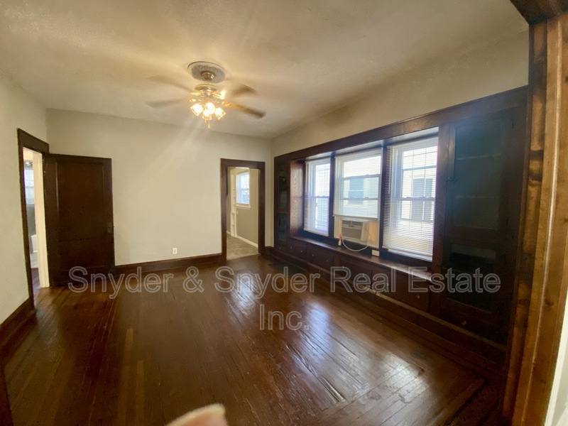 Apartment for rent at 418 Crestwood Ave #1, Akron, OH 44302