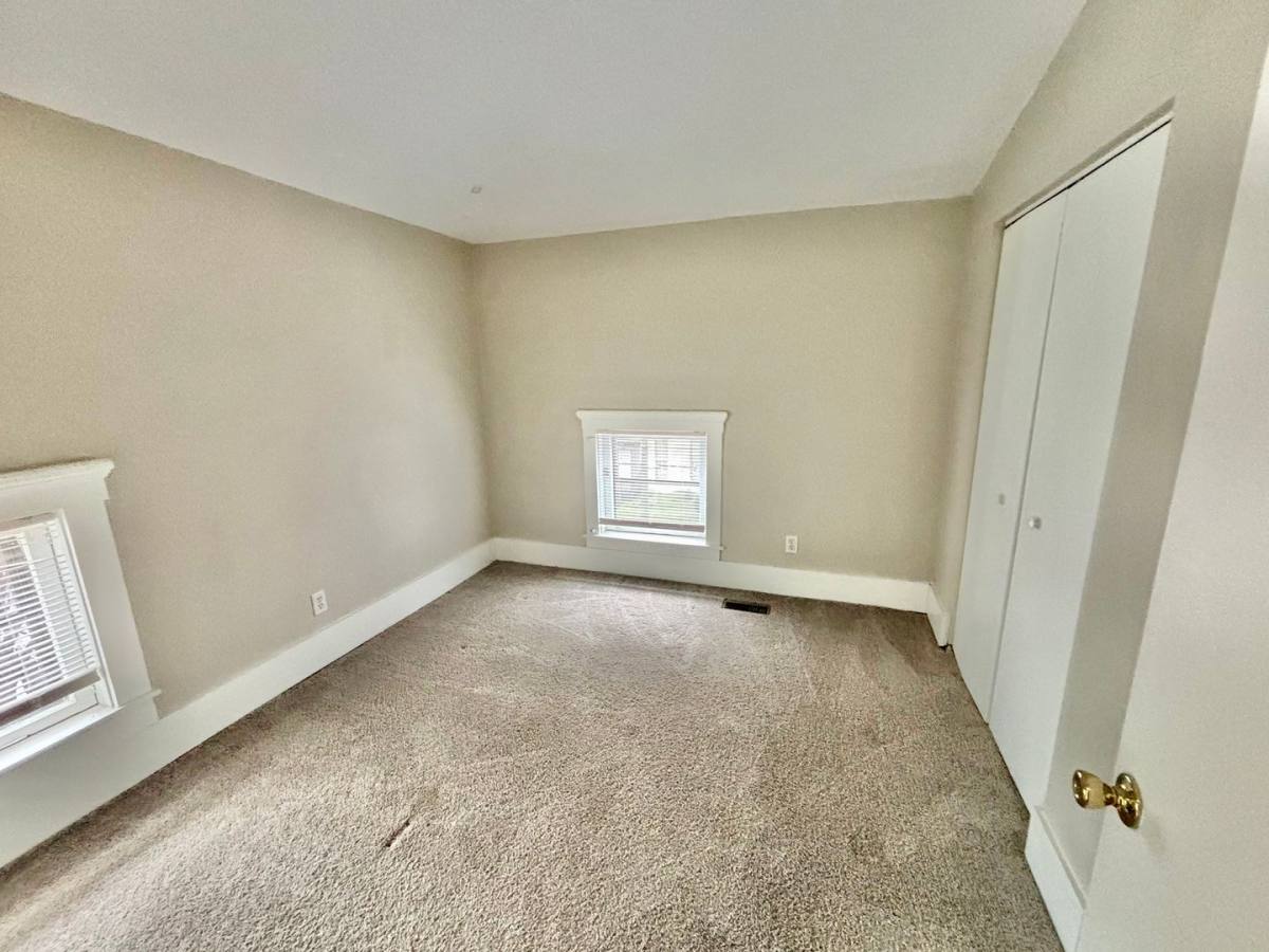 Apartment for rent at 119 E Oak St, Louisville, KY 40203