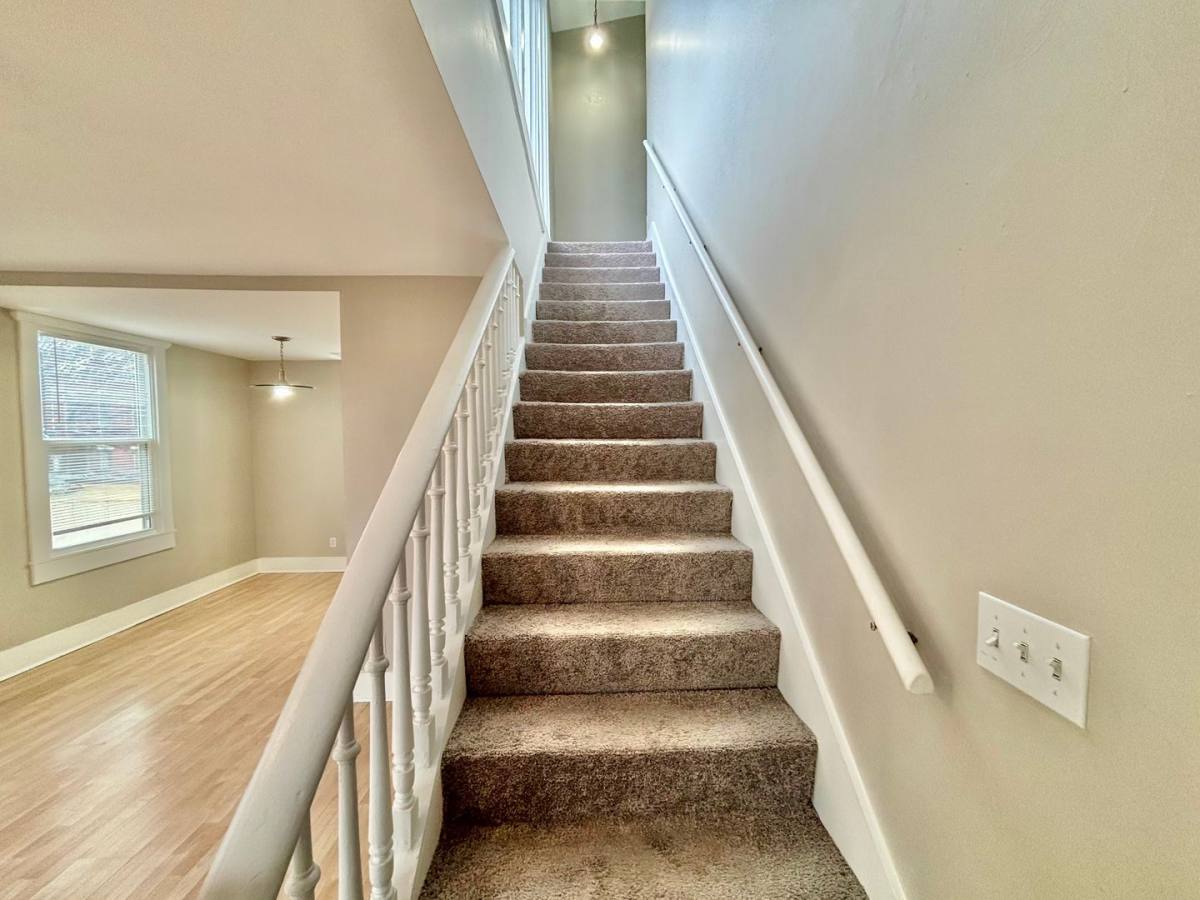 Apartment for rent at 119 E Oak St, Louisville, KY 40203