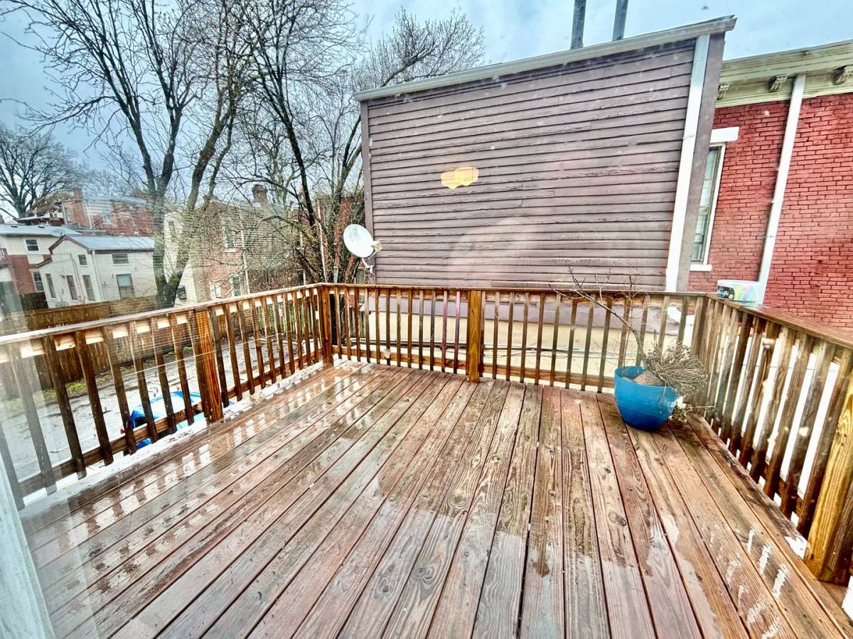 Apartment for rent at 119 E Oak St, Louisville, KY 40203