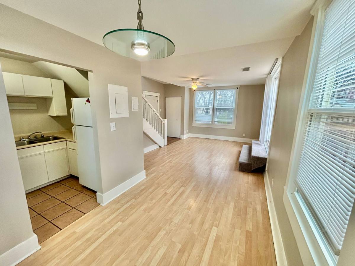 Apartment for rent at 119 E Oak St, Louisville, KY 40203