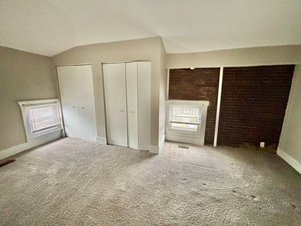 Apartment for rent at 119 E Oak St, Louisville, KY 40203