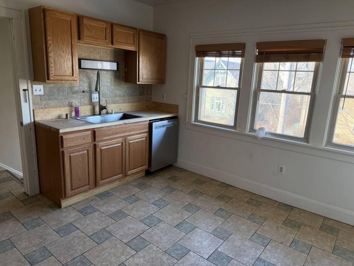 Apartment for rent at 1645-1645A-1647 N Astor St, Milwaukee, WI 53202