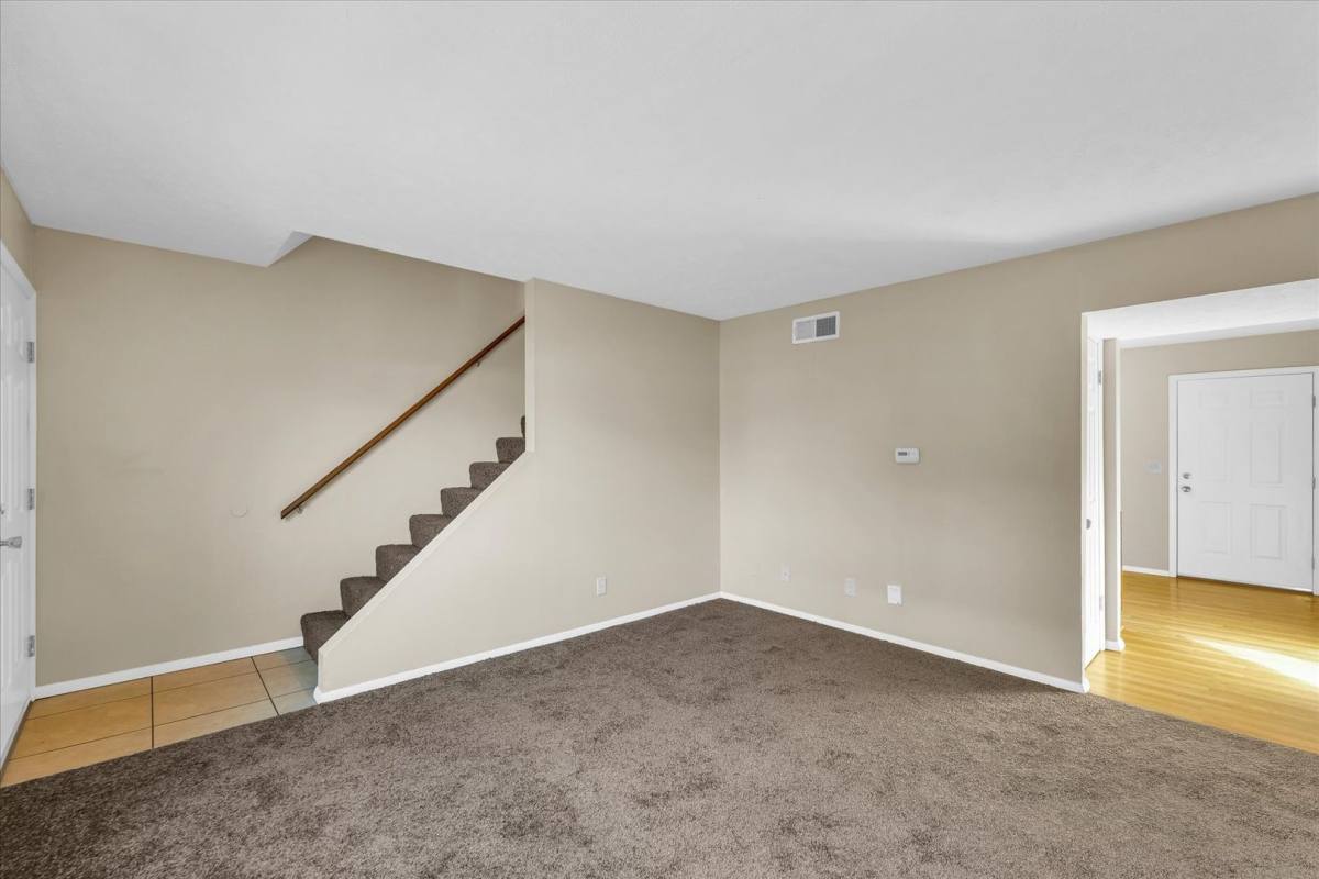 Townhouse for rent at 327 Riley Dr, Bloomington, IL 61701