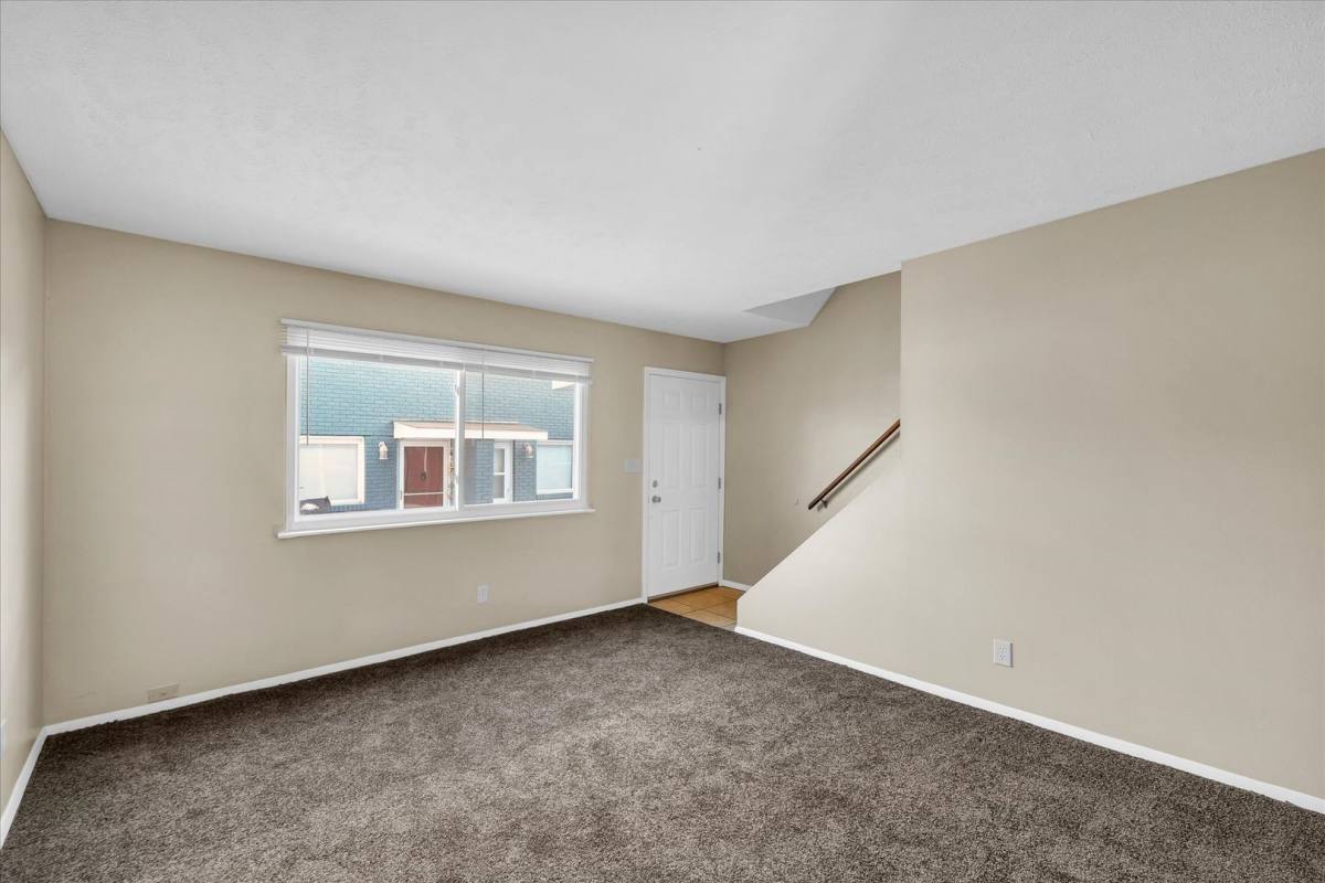 Townhouse for rent at 327 Riley Dr, Bloomington, IL 61701