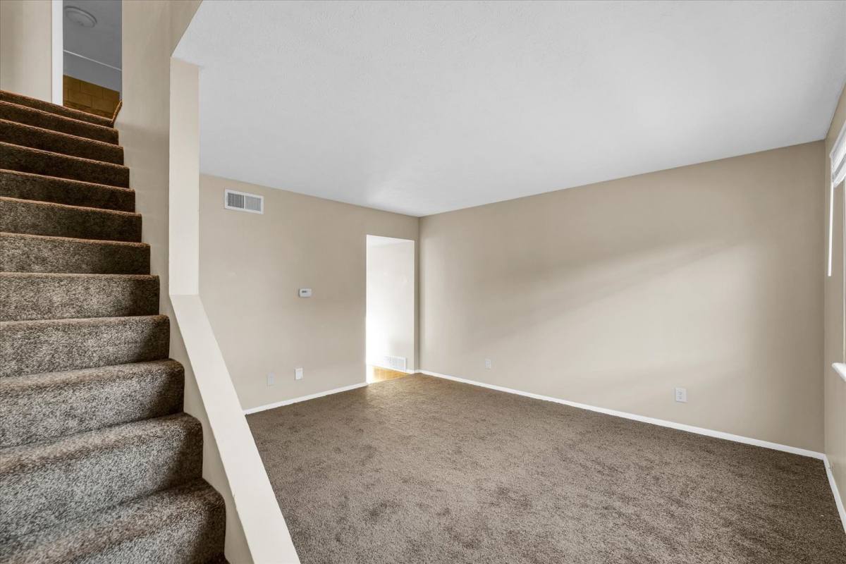 Townhouse for rent at 327 Riley Dr, Bloomington, IL 61701