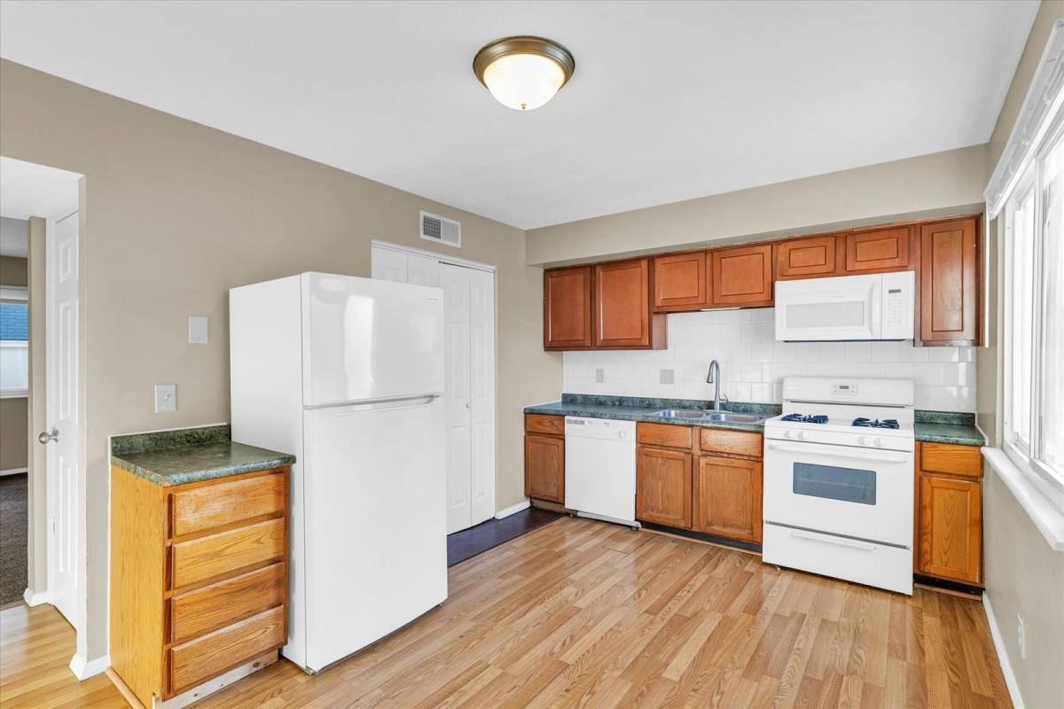 Townhouse for rent at 327 Riley Dr, Bloomington, IL 61701