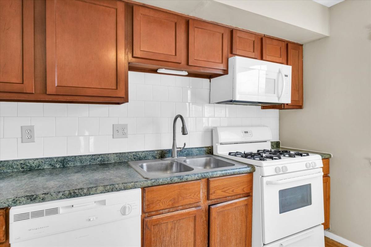 Townhouse for rent at 327 Riley Dr, Bloomington, IL 61701