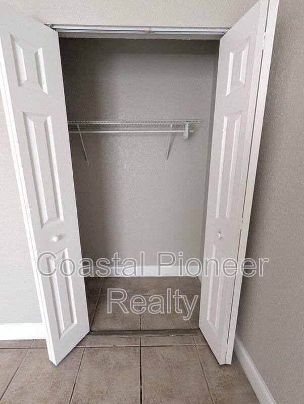 Apartment for rent at 5828 3rd St E, Bradenton, FL 34203