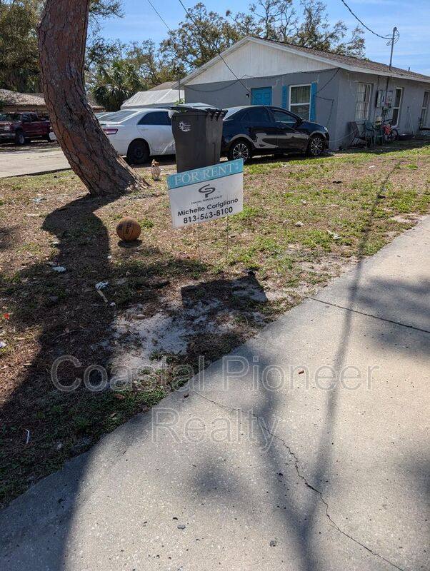 Apartment for rent at 5828 3rd St E, Bradenton, FL 34203