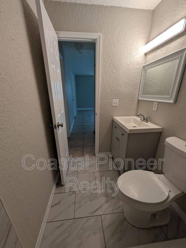Apartment for rent at 5828 3rd St E, Bradenton, FL 34203