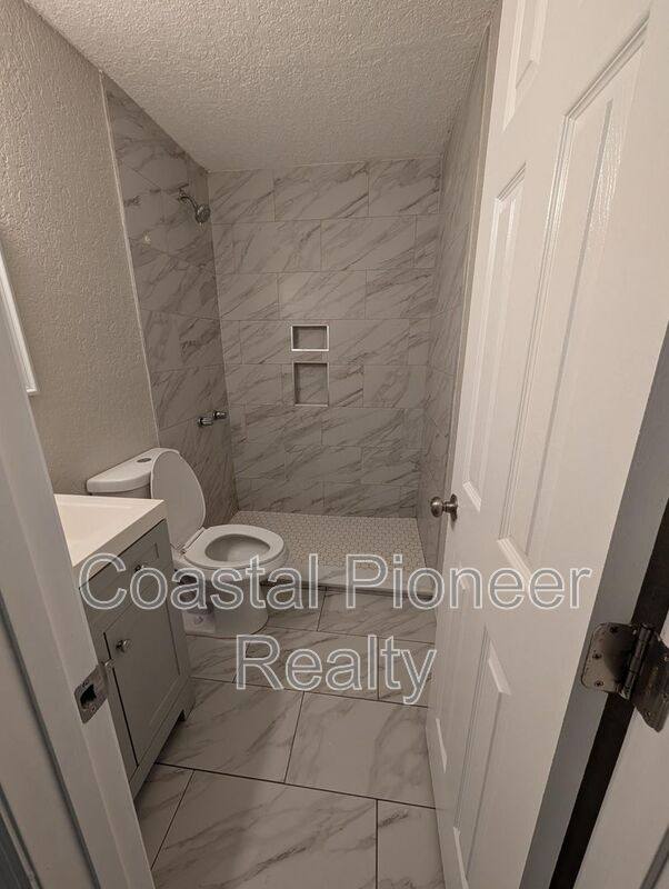 Apartment for rent at 5828 3rd St E, Bradenton, FL 34203