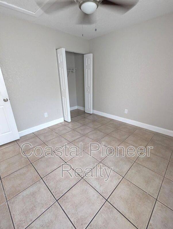 Apartment for rent at 5828 3rd St E, Bradenton, FL 34203