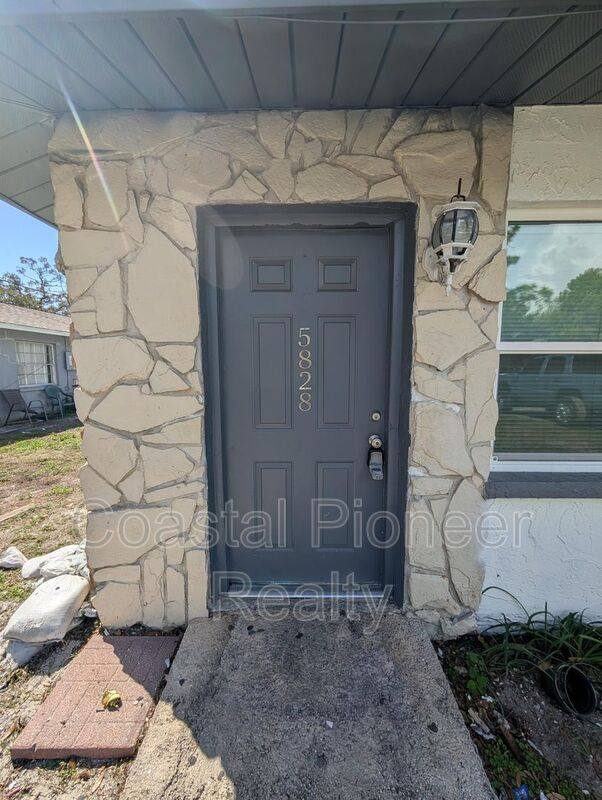 Apartment for rent at 5828 3rd St E, Bradenton, FL 34203