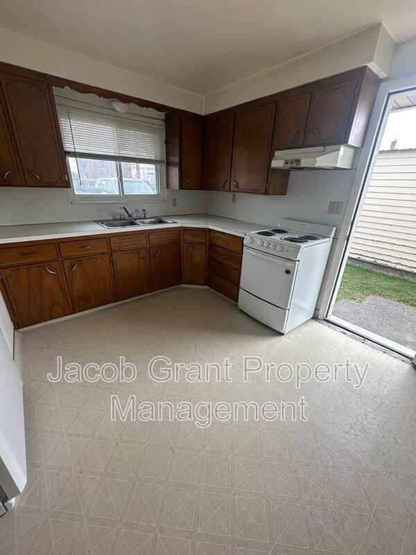 Apartment for rent at 135 W Fremont Ave #3, Rigby, ID 83442