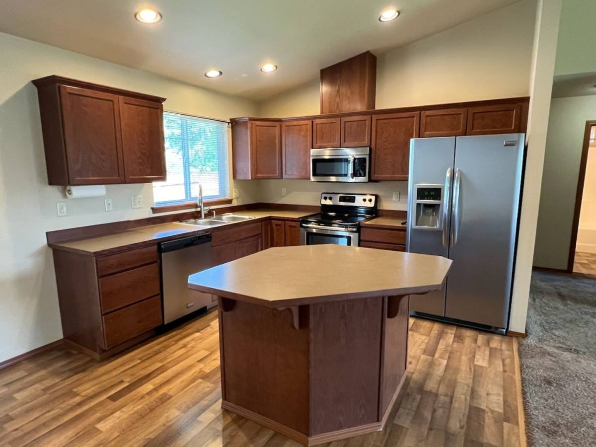 House for rent at 2525 NE Noble Lp, East Wenatchee, WA 98802