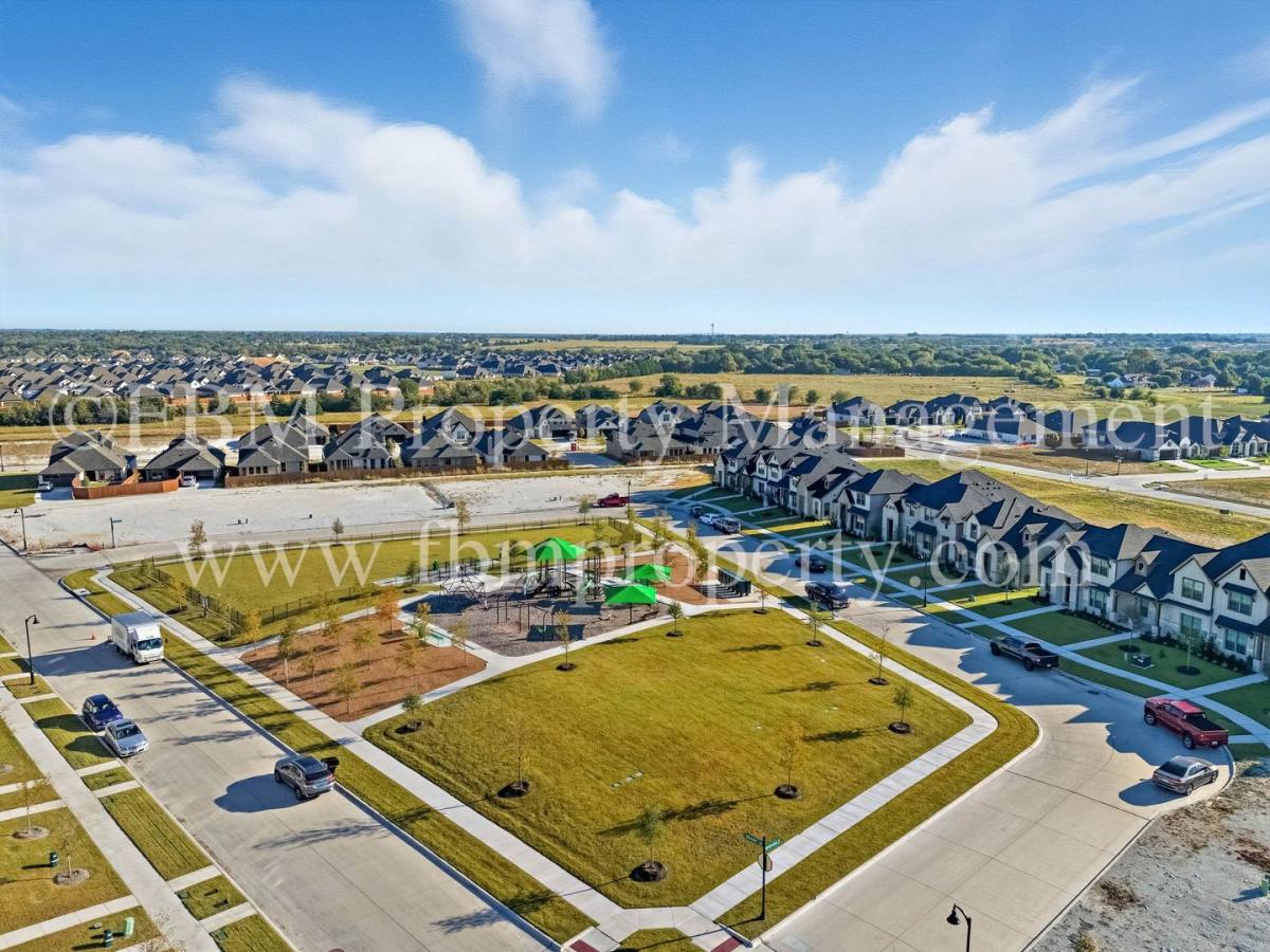 Townhouse for rent at 500 Restoration Rd, Waxahachie, TX 75165