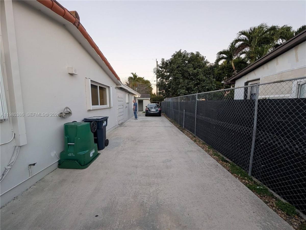 House for rent at 1037 SW 76th Ave, Miami, FL 33144