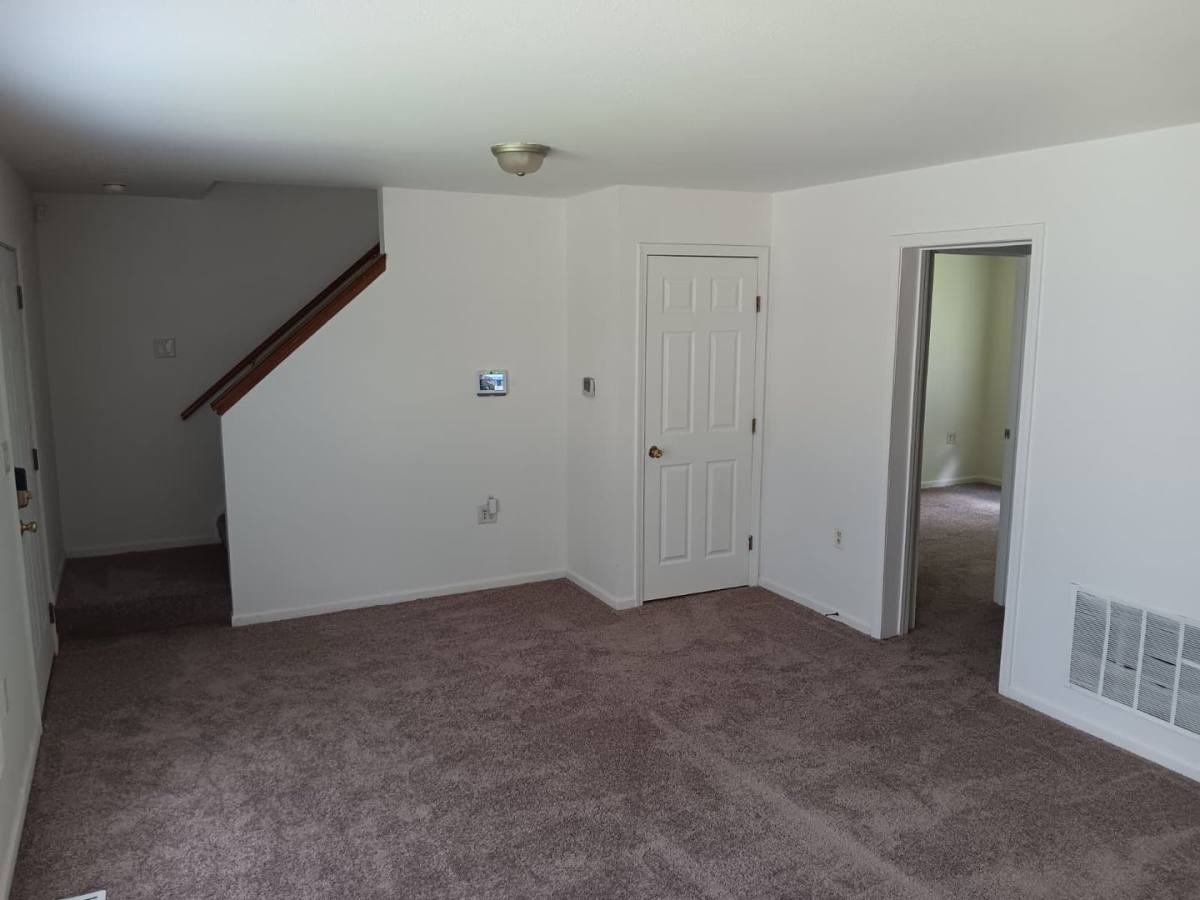 House for rent at 524 W Pleasant St, Springfield, OH 45506