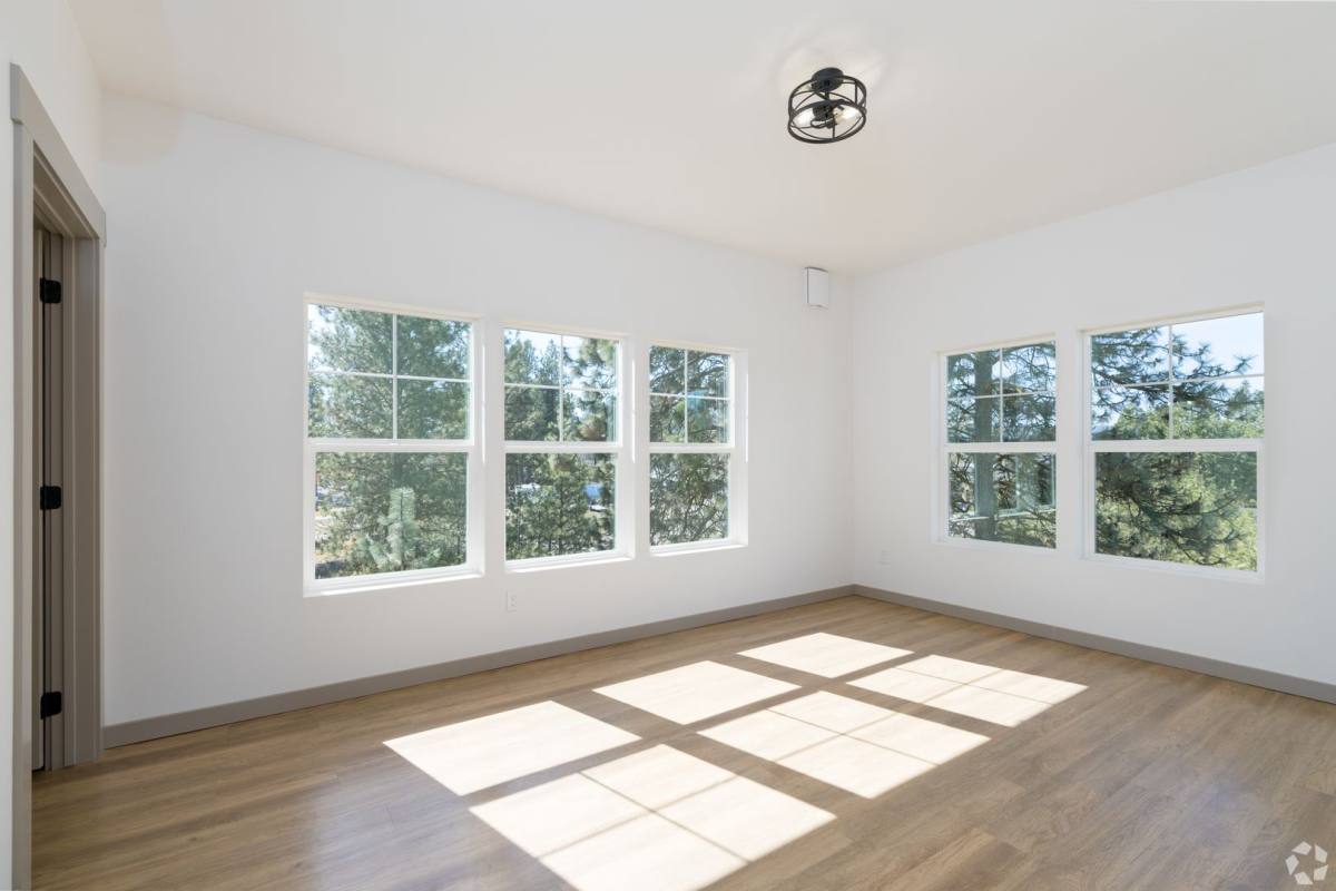 Apartment for rent at 102 E Farwell Rd, Spokane, WA 99218