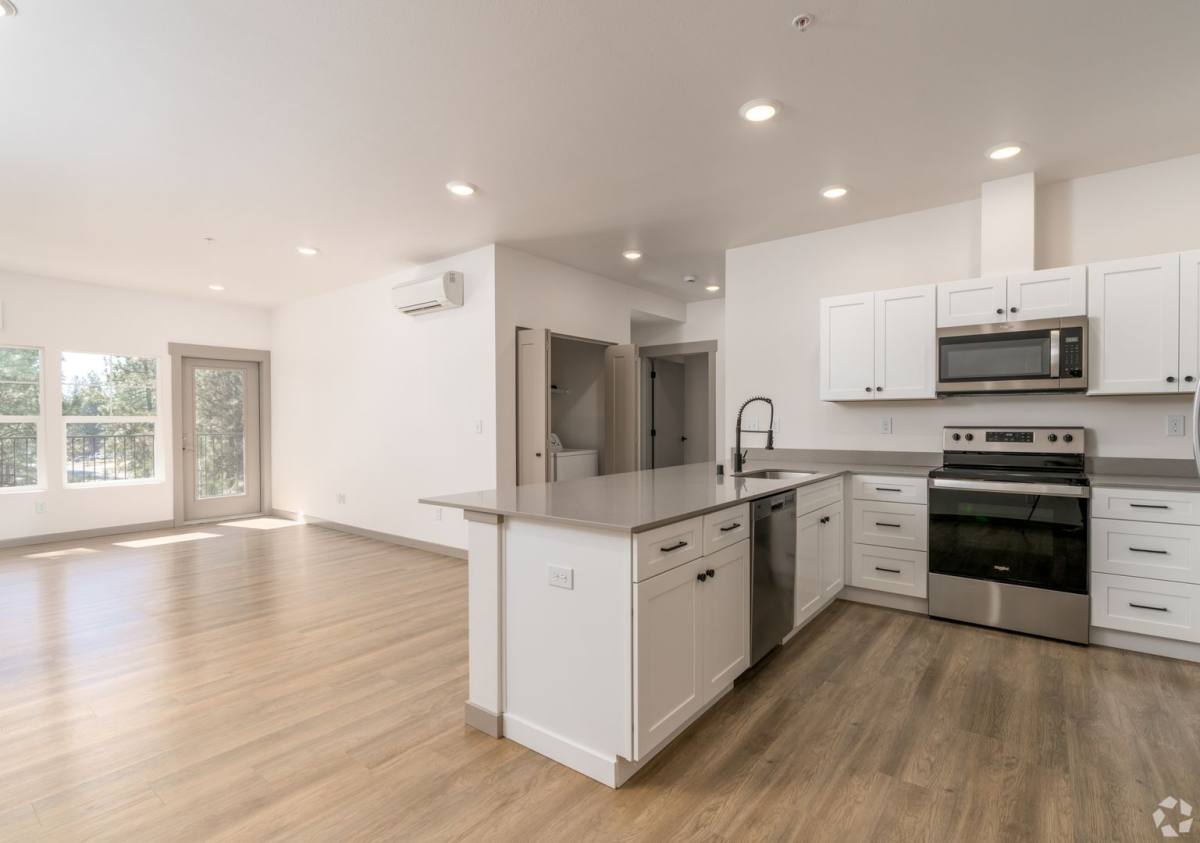 Apartment for rent at 102 E Farwell Rd, Spokane, WA 99218