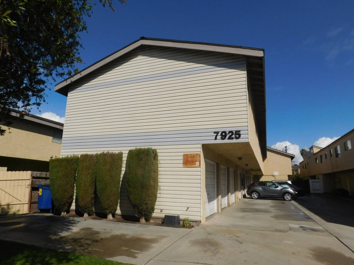 Apartment for rent at 7925 Stark Dr, Huntington Beach, CA 92647