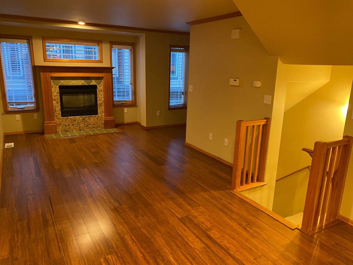 Townhouse for rent at 939 N 105th St, Seattle, WA 98133
