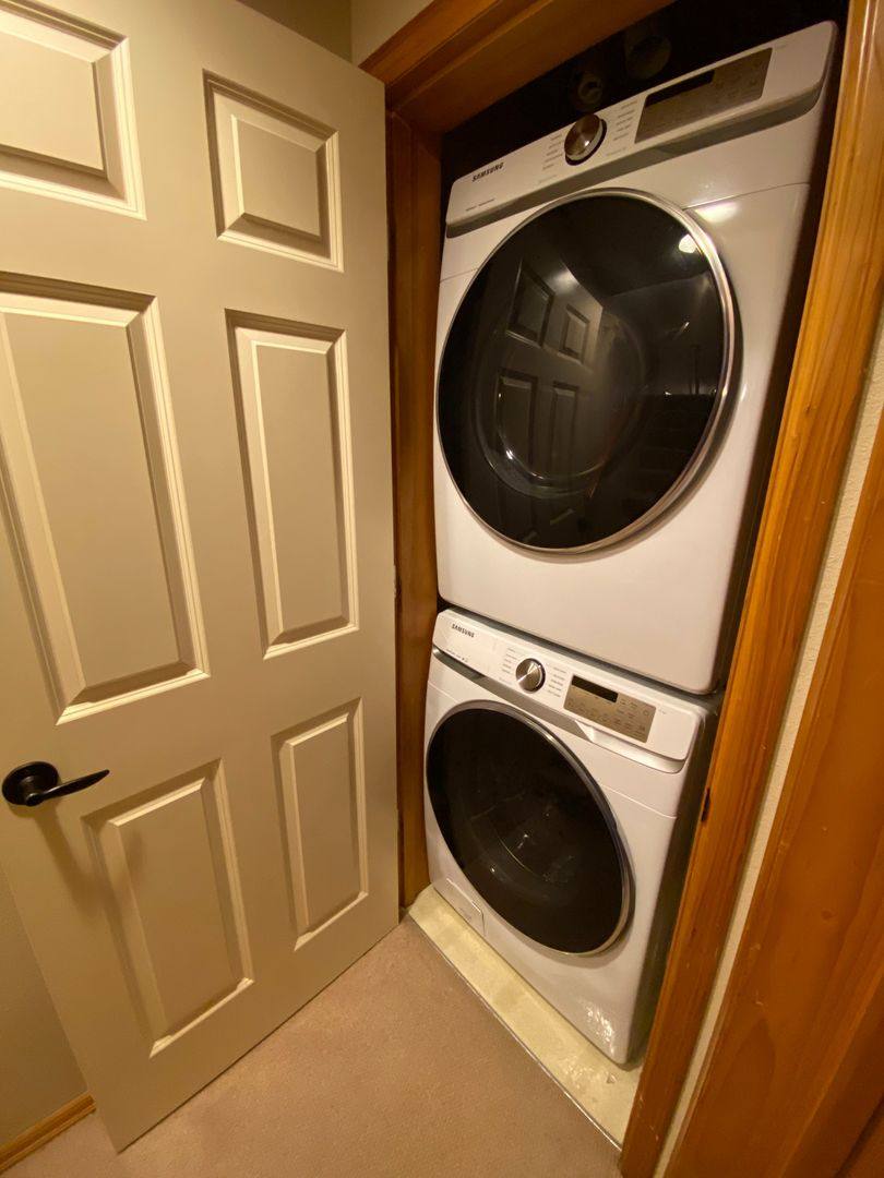 Townhouse for rent at 939 N 105th St, Seattle, WA 98133