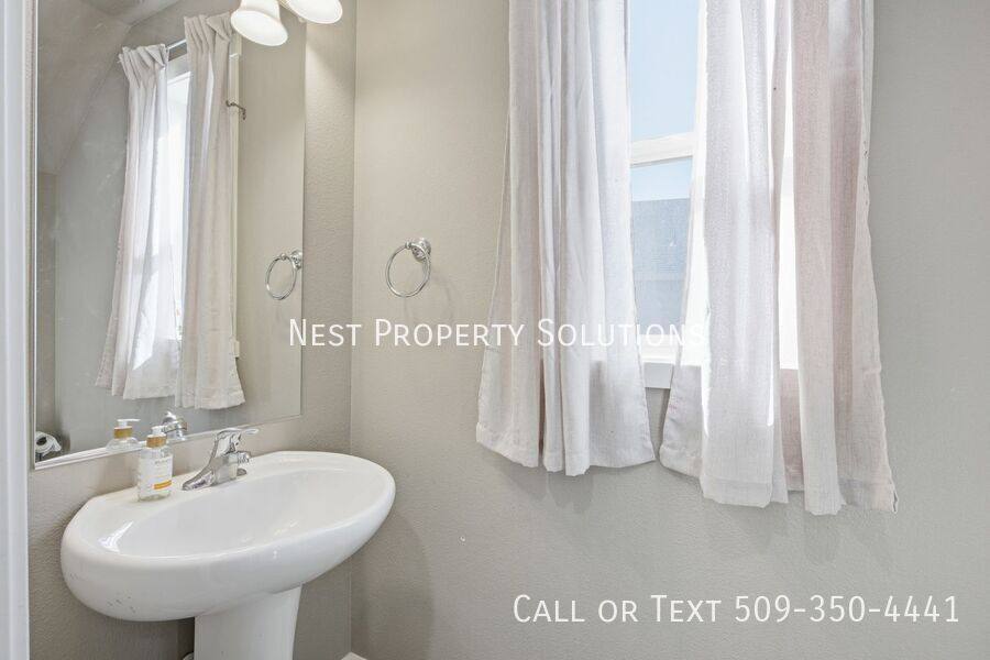 House for rent at 1111 NE Hilltop Ave, Quincy, WA 98848