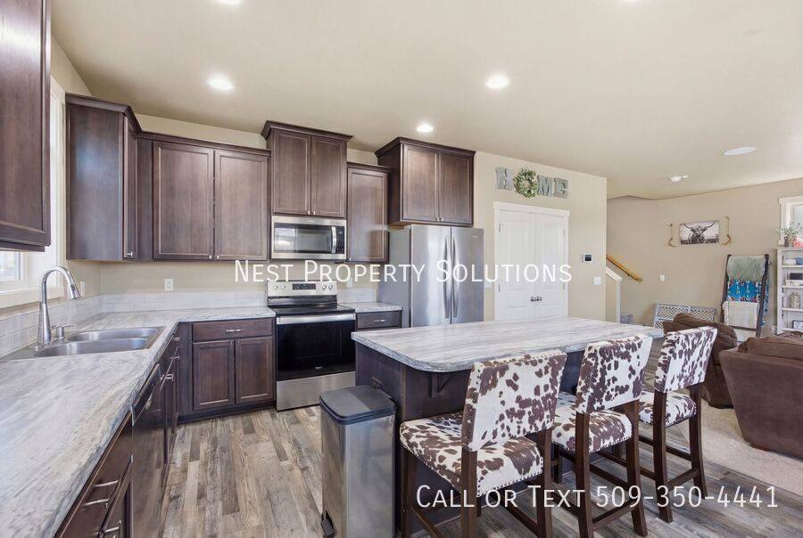 House for rent at 1111 NE Hilltop Ave, Quincy, WA 98848