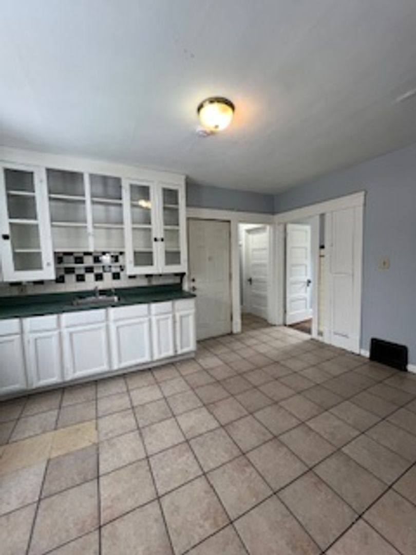 Apartment for rent at 1114 E 64th St, Cleveland, OH 44103