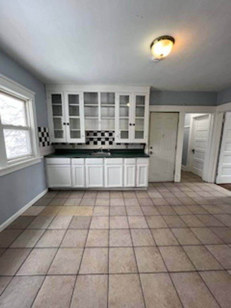 Apartment for rent at 1114 E 64th St, Cleveland, OH 44103
