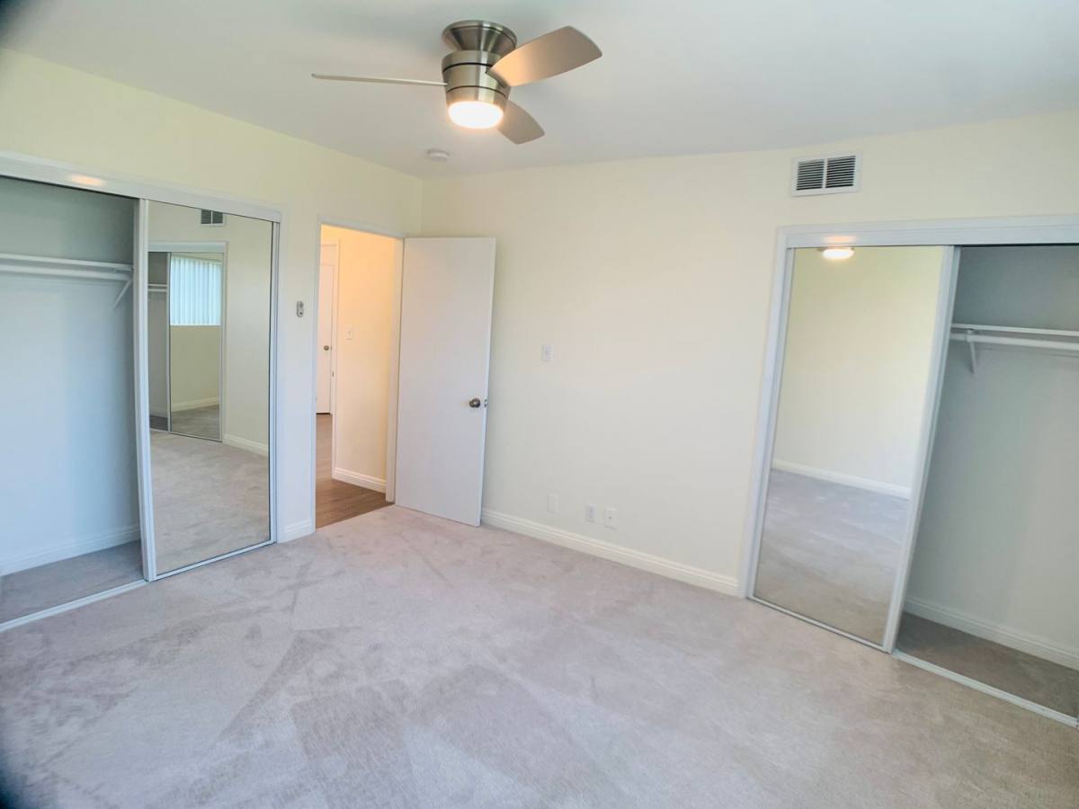 Apartment for rent at 5511 W Olympic Blvd, Los Angeles, CA 90036