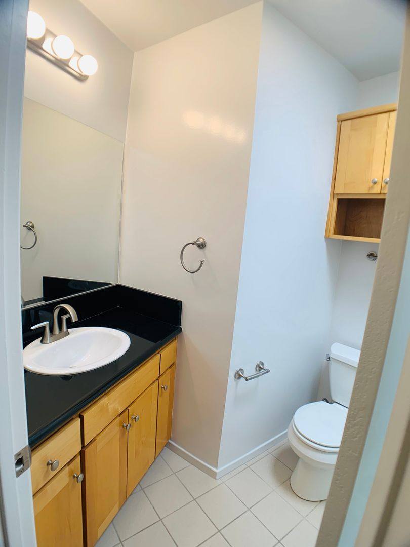 Apartment for rent at 5511 W Olympic Blvd, Los Angeles, CA 90036