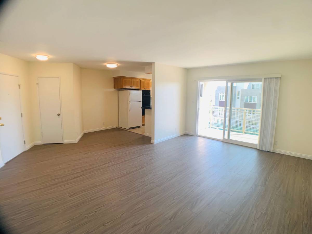 Apartment for rent at 5511 W Olympic Blvd, Los Angeles, CA 90036