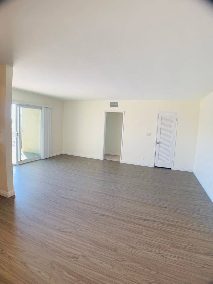 Apartment for rent at 5511 W Olympic Blvd, Los Angeles, CA 90036