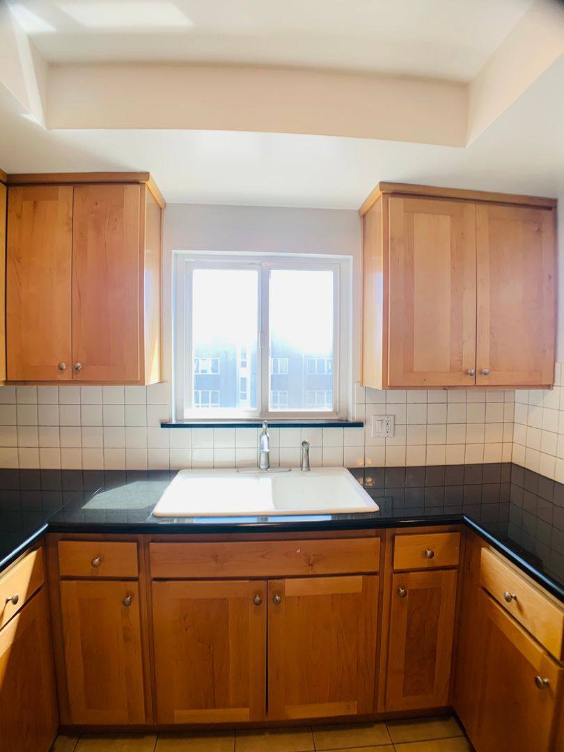 Apartment for rent at 5511 W Olympic Blvd, Los Angeles, CA 90036