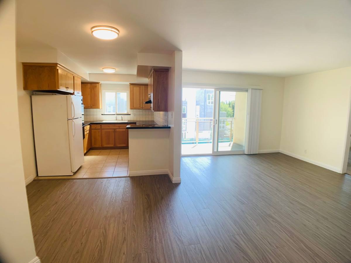 Apartment for rent at 5511 W Olympic Blvd, Los Angeles, CA 90036