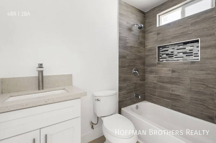 Apartment for rent at 647 W 97th St, Los Angeles, CA 90044