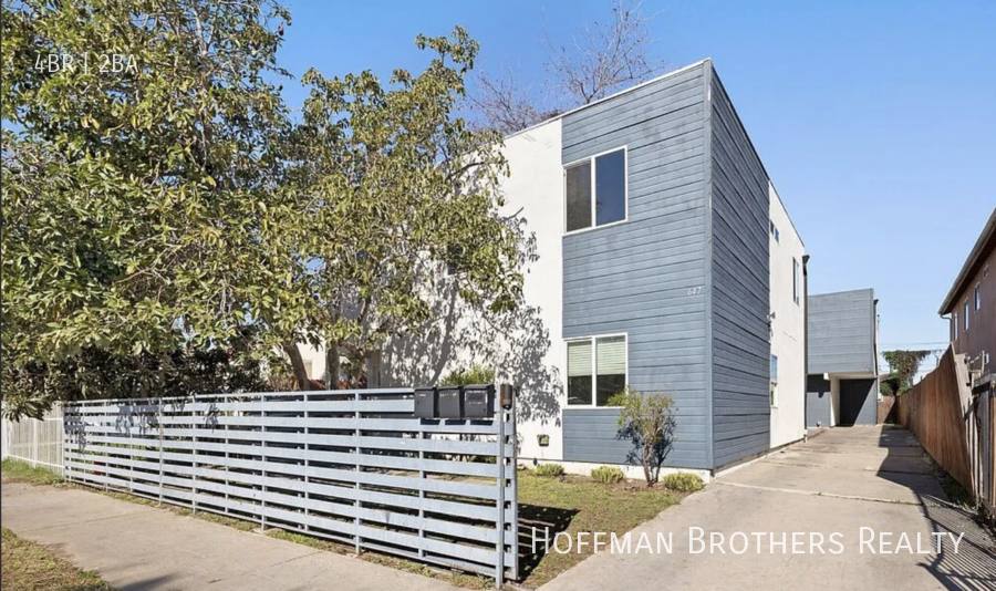 Apartment for rent at 647 W 97th St, Los Angeles, CA 90044