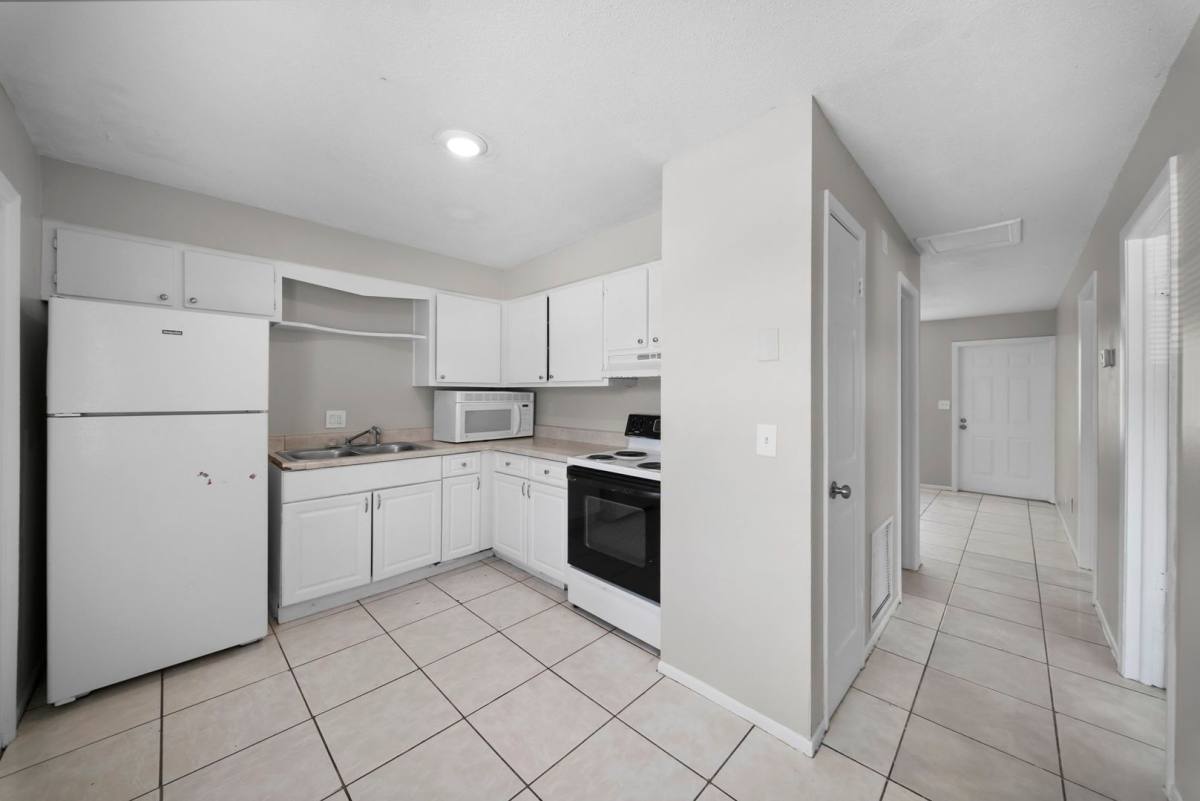 Apartment for rent at 464A-464B Carolina Ave, Fort Myers, FL 33905